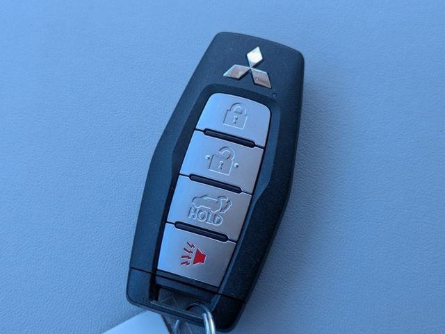 2023 Mitsubishi Outlander Plug-In Hybrid SEL - Photo 35