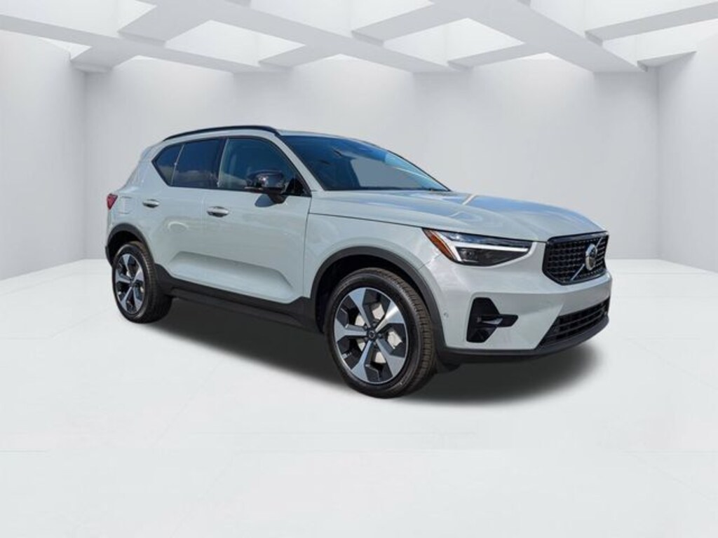 New 2026 Volvo XC40 B5 Plus SUV