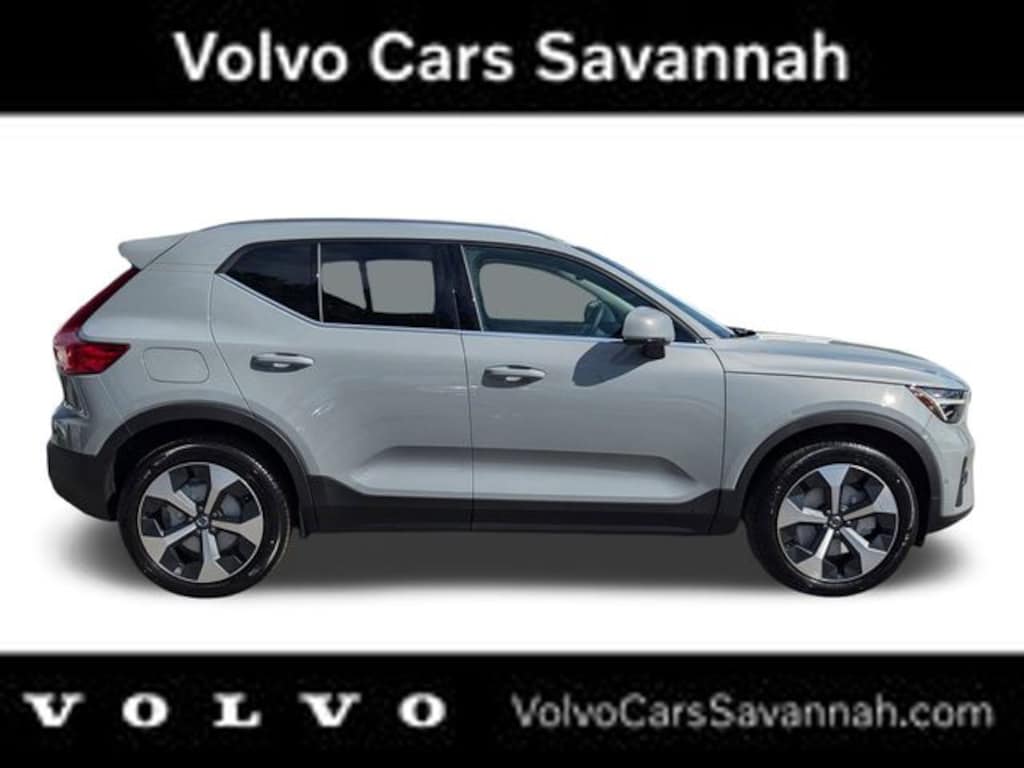 New 2025 Volvo XC40 B5 Plus Bright Theme SUV