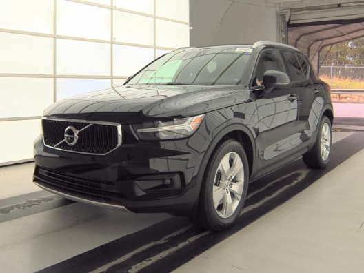 2022 Volvo XC40 Momentum