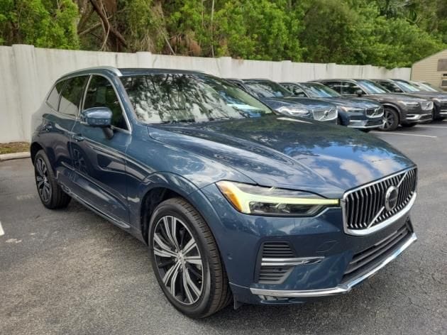 2023 Volvo XC60 Plus's photo