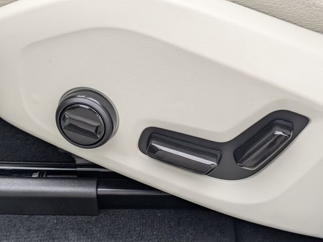 2025 Volvo XC60 Core - Photo 23