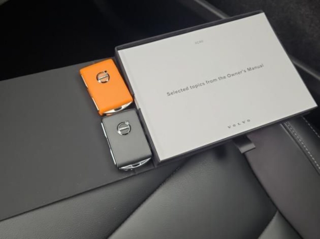 Certified 2024 Volvo XC40 B5 Core SUV