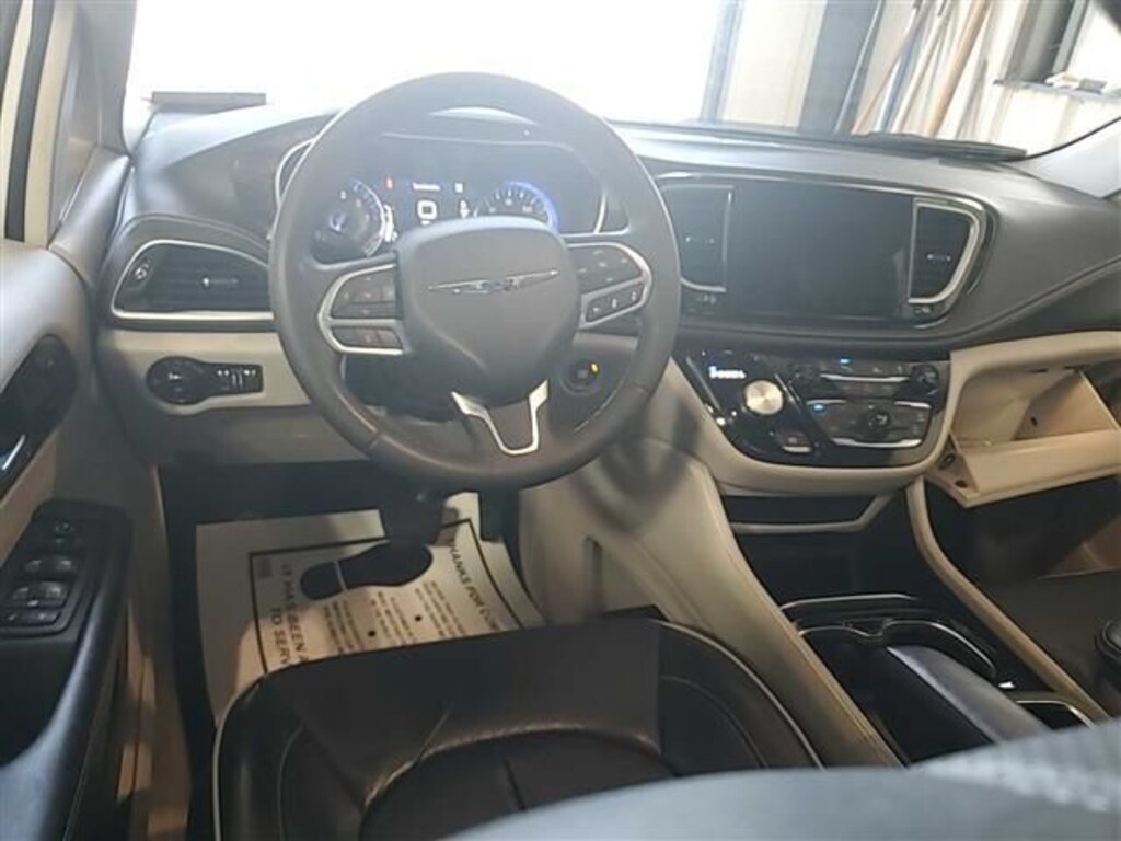 Used 2023 Chrysler Pacifica Limited Minivan/Van