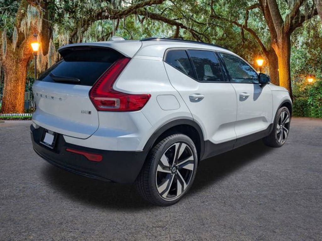 New 2026 Volvo XC40 B5 Ultra SUV