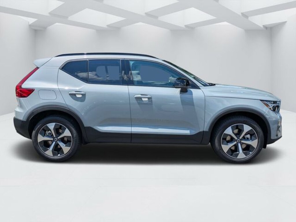 New 2026 Volvo XC40 B4 Plus SUV