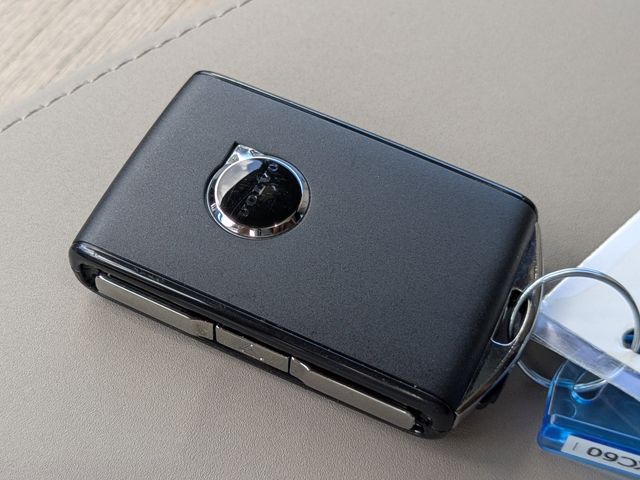 2026 Volvo XC60 Plus - Photo 32