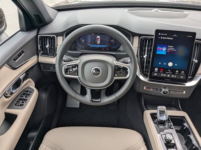 2025 Volvo XC90 Core - Photo 16
