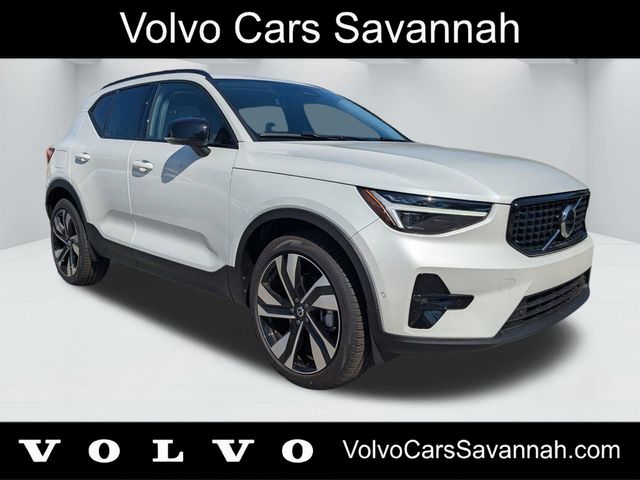 2026 Volvo XC40 B5 Ultra Dark AWD's photo