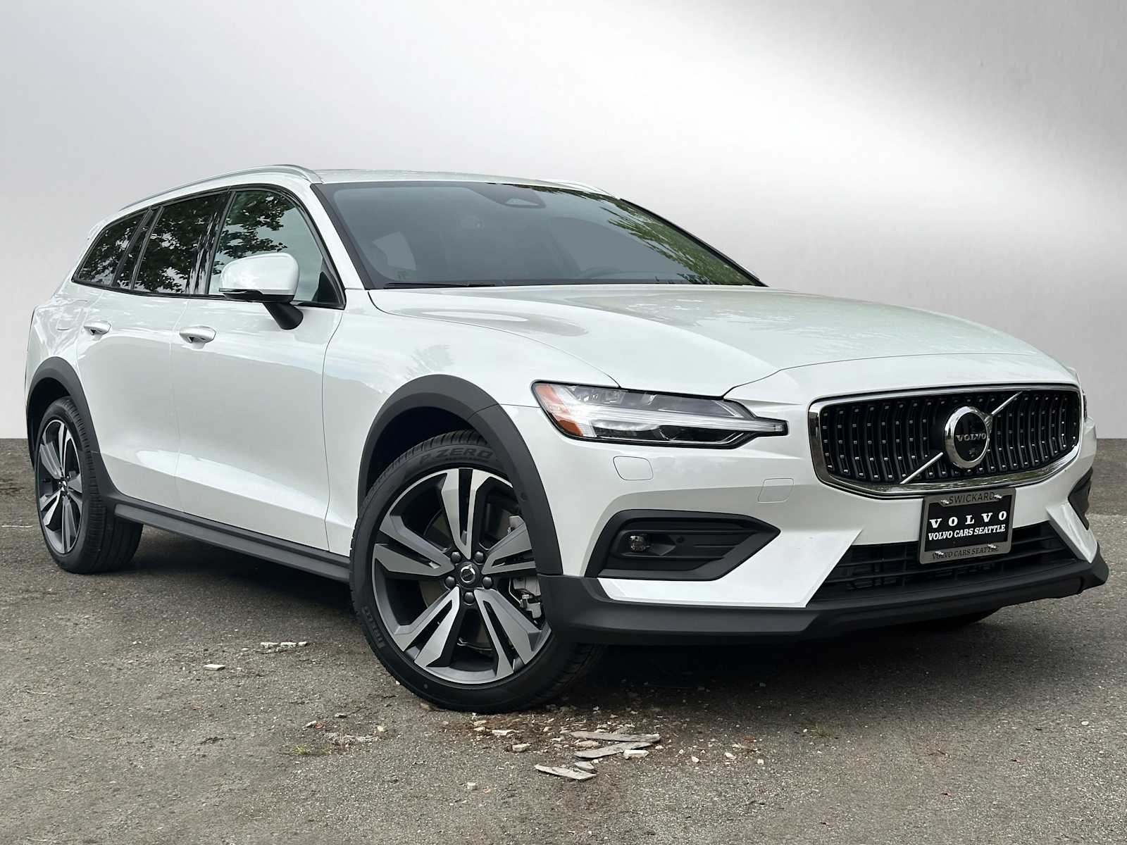 2026 Volvo V60 Cross Country B5 Plus AWD's photo