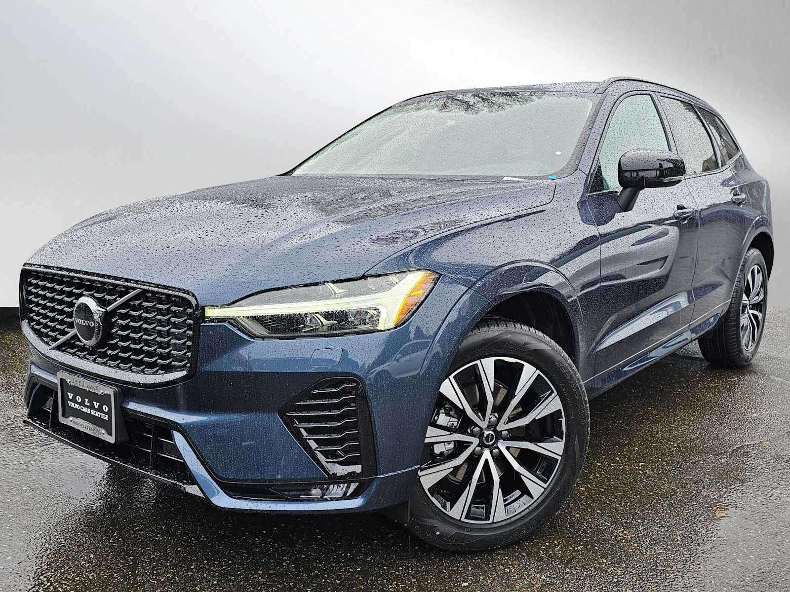 2025 Volvo XC60 B5 Core photo 3