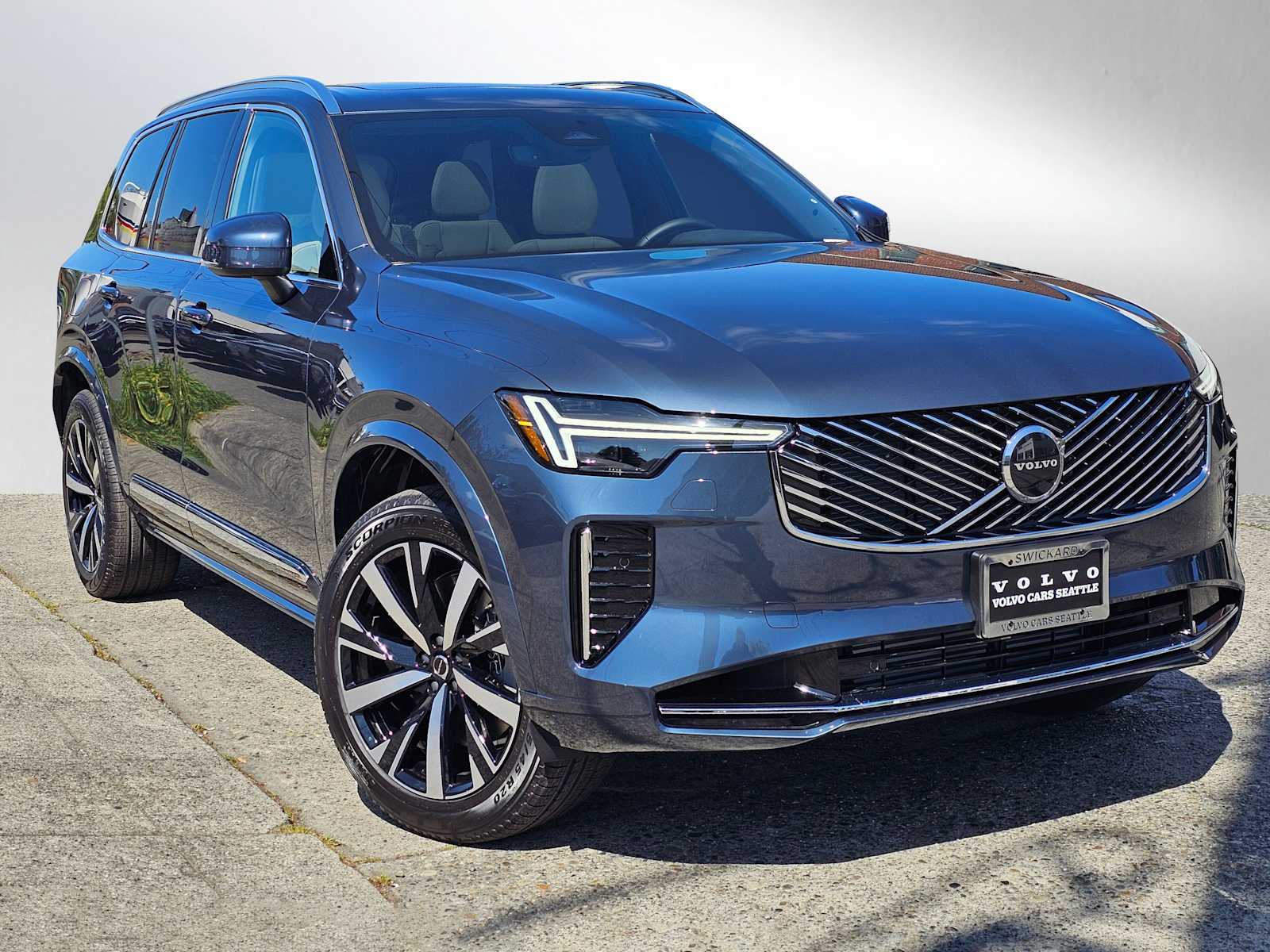 2026 Volvo XC90 T8 Recharge Core Bright 4WD's photo