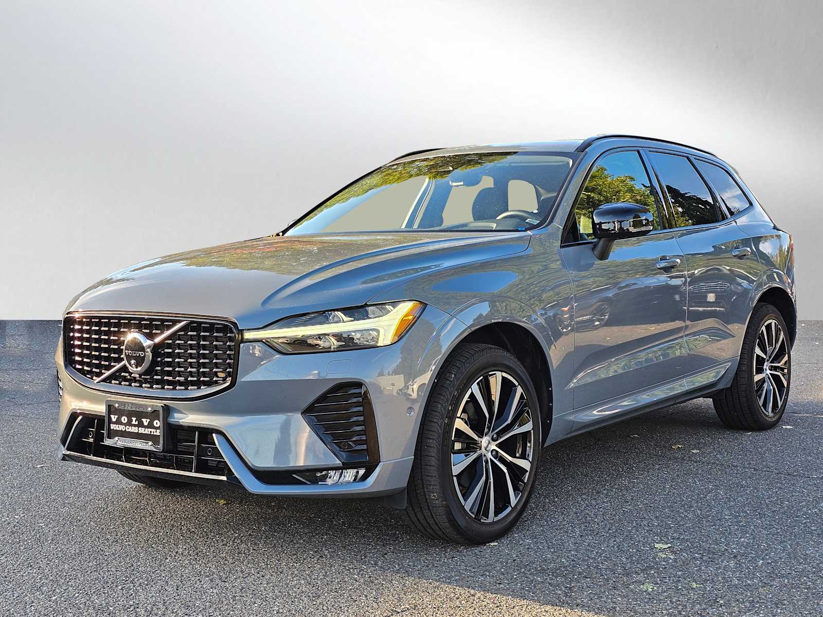 2024 Volvo XC60 B5 Plus photo 3