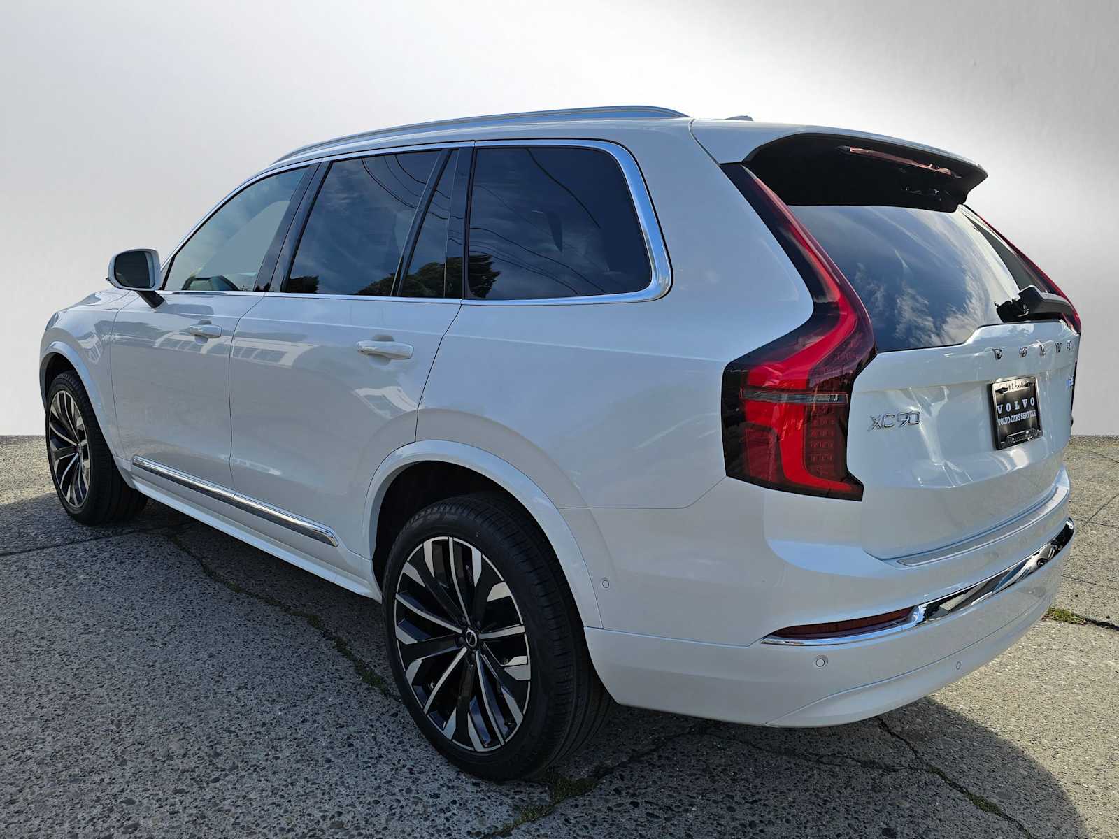 2026 Volvo XC90 Plus photo 3