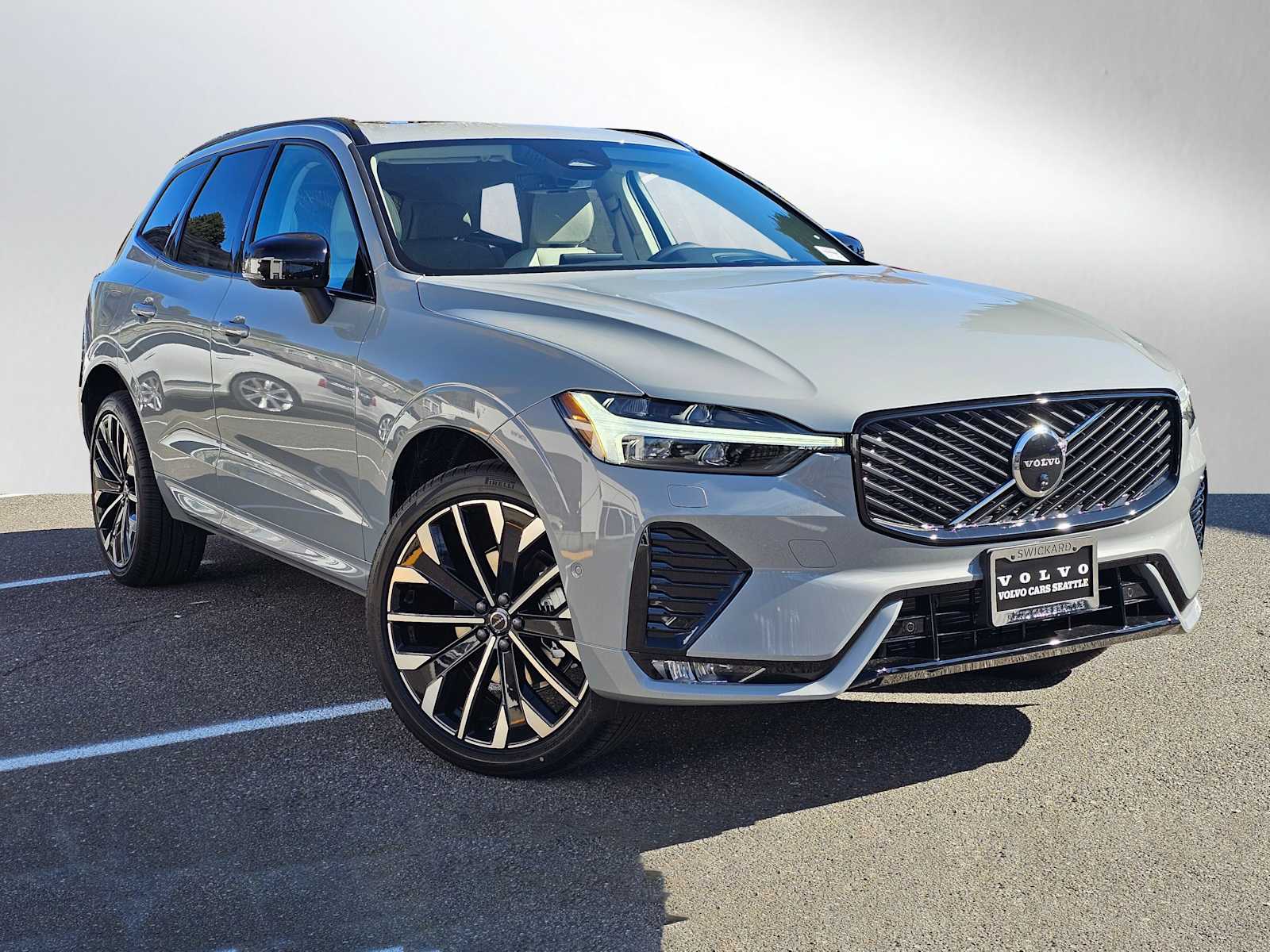 2026 Volvo XC60 B5 Ultra Dark AWD's photo