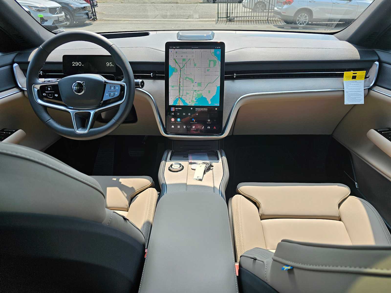 2025 Volvo EX90 Plus - Photo 17