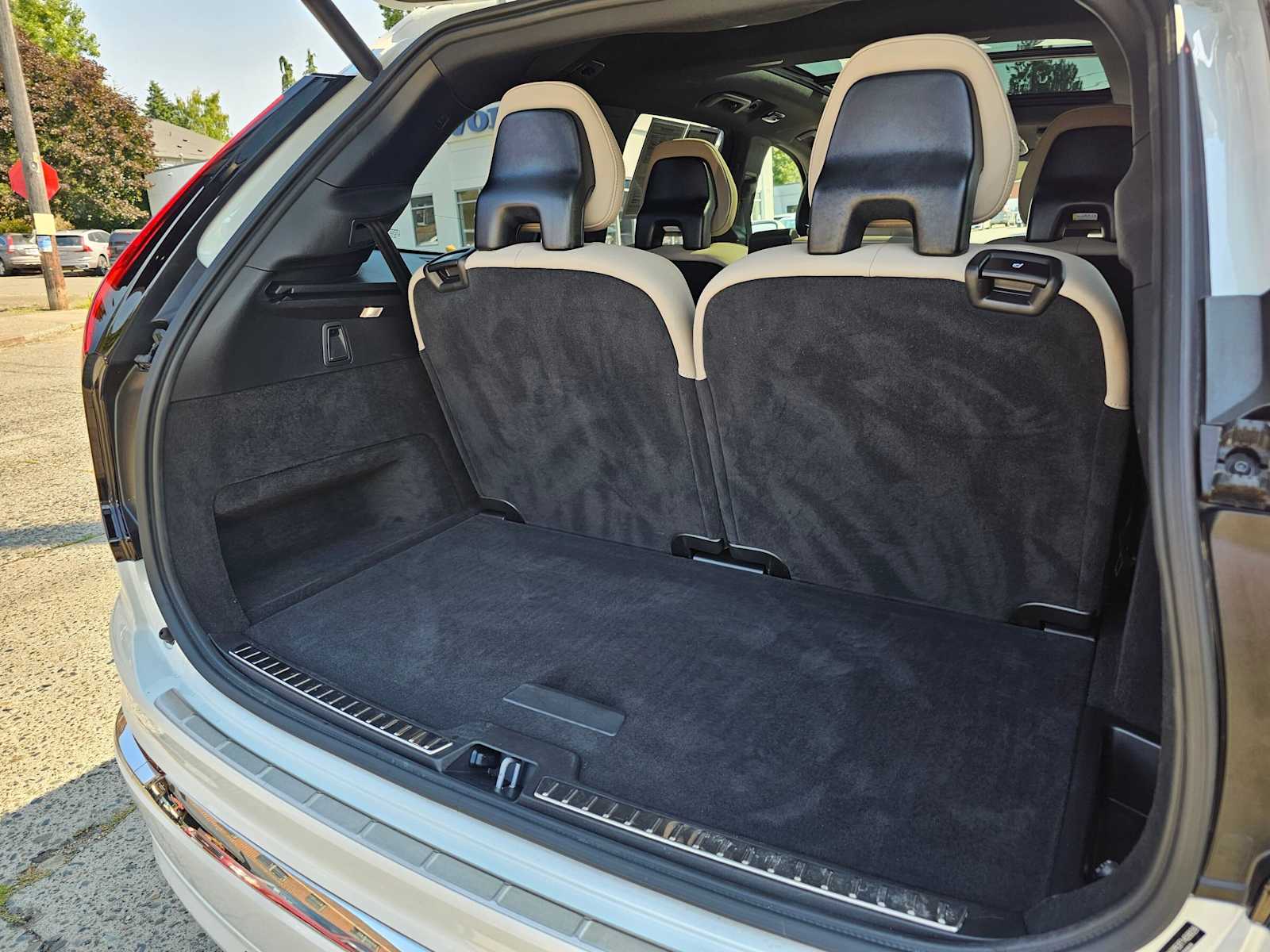 2026 Volvo XC90 Plus - Photo 16