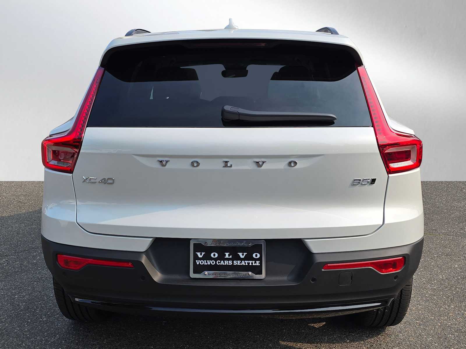 2026 Volvo XC40 Plus photo 4