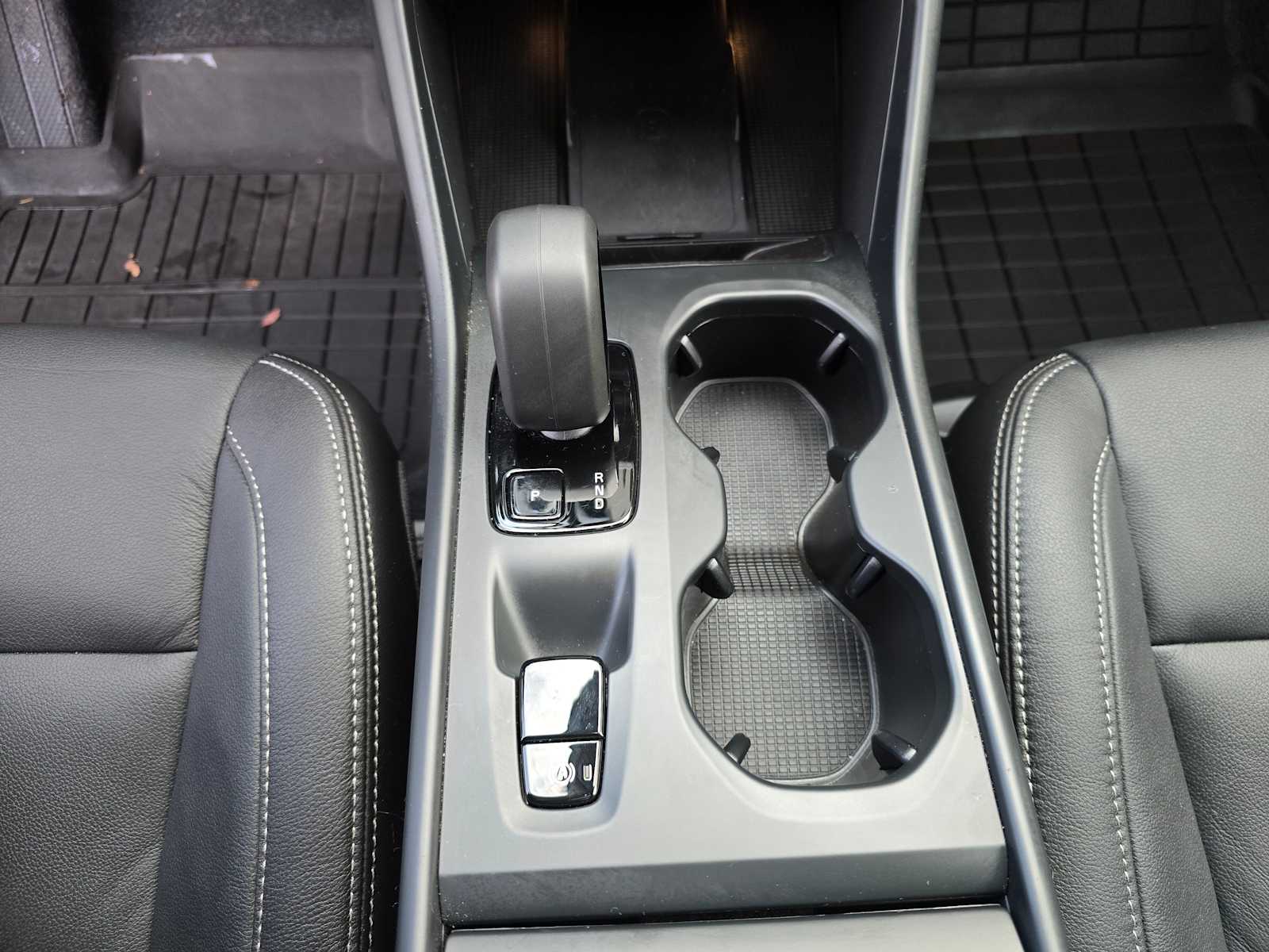 2025 Volvo XC40 Core - Photo 34