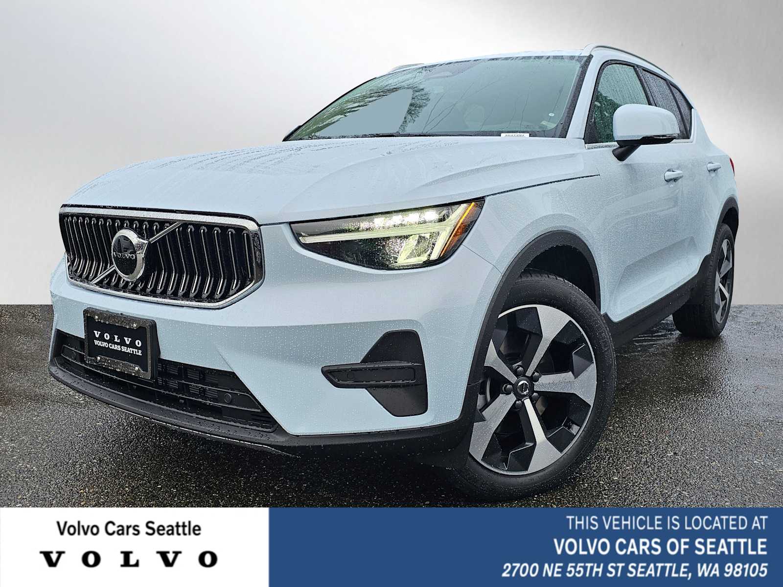 2025 Volvo XC40 B5 Core Bright Theme