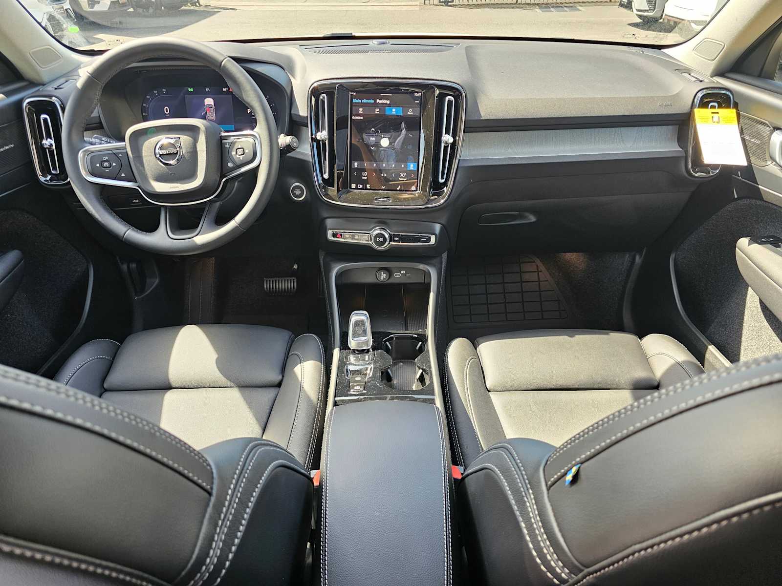 2025 Volvo XC40 Ultra - Photo 17