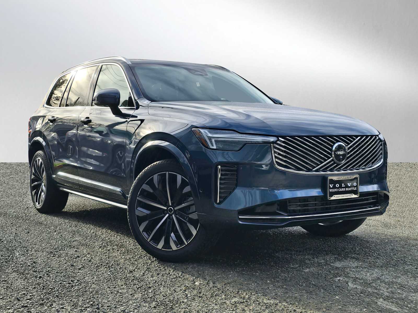 2026 Volvo XC90 Plus's photo