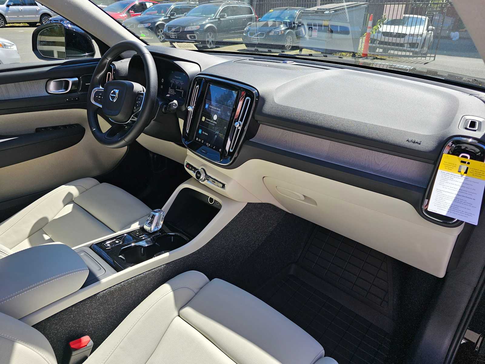 2025 Volvo XC40 Ultra - Photo 11