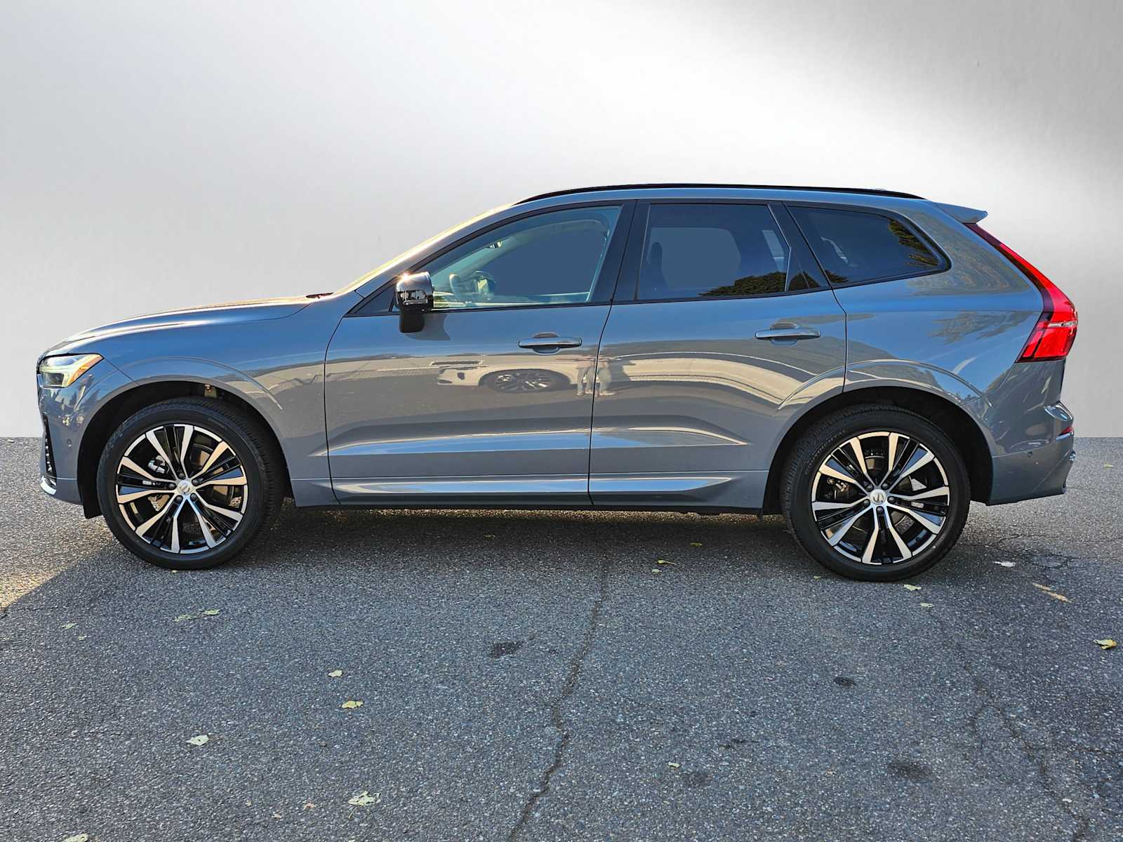 2024 Volvo XC60 B5 Plus photo 4
