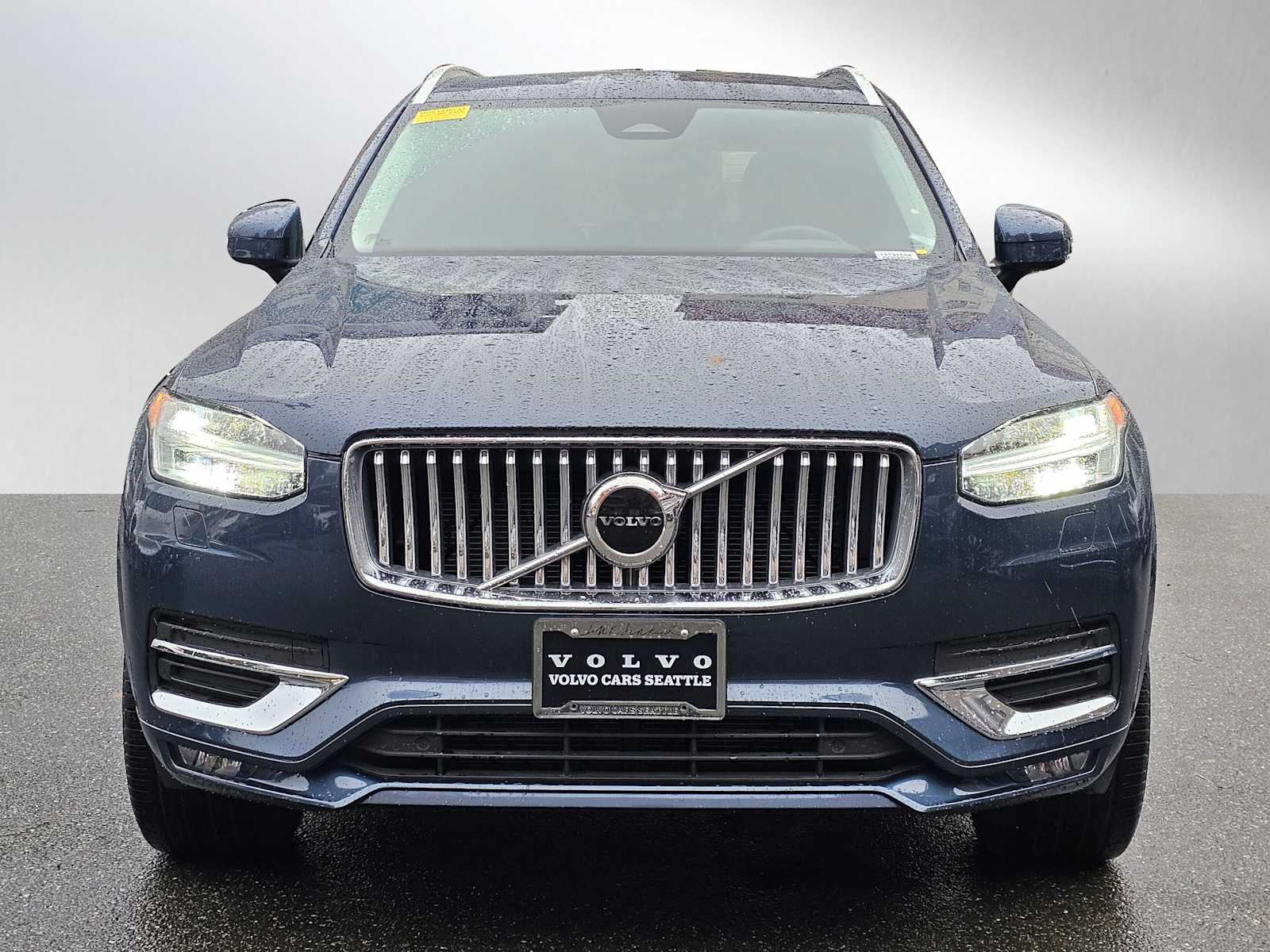 2024 Volvo XC90 B5 Core photo 2