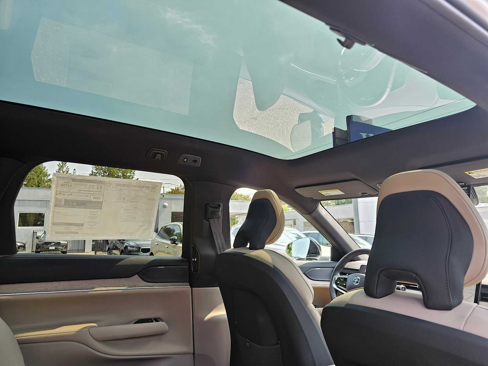 2025 Volvo EX90 Plus - Photo 13