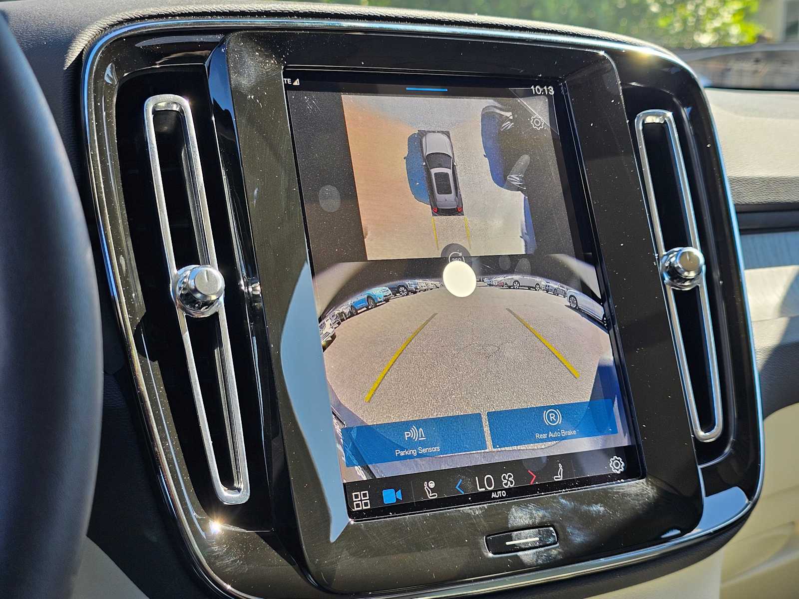 2025 Volvo XC40 Plus - Photo 23