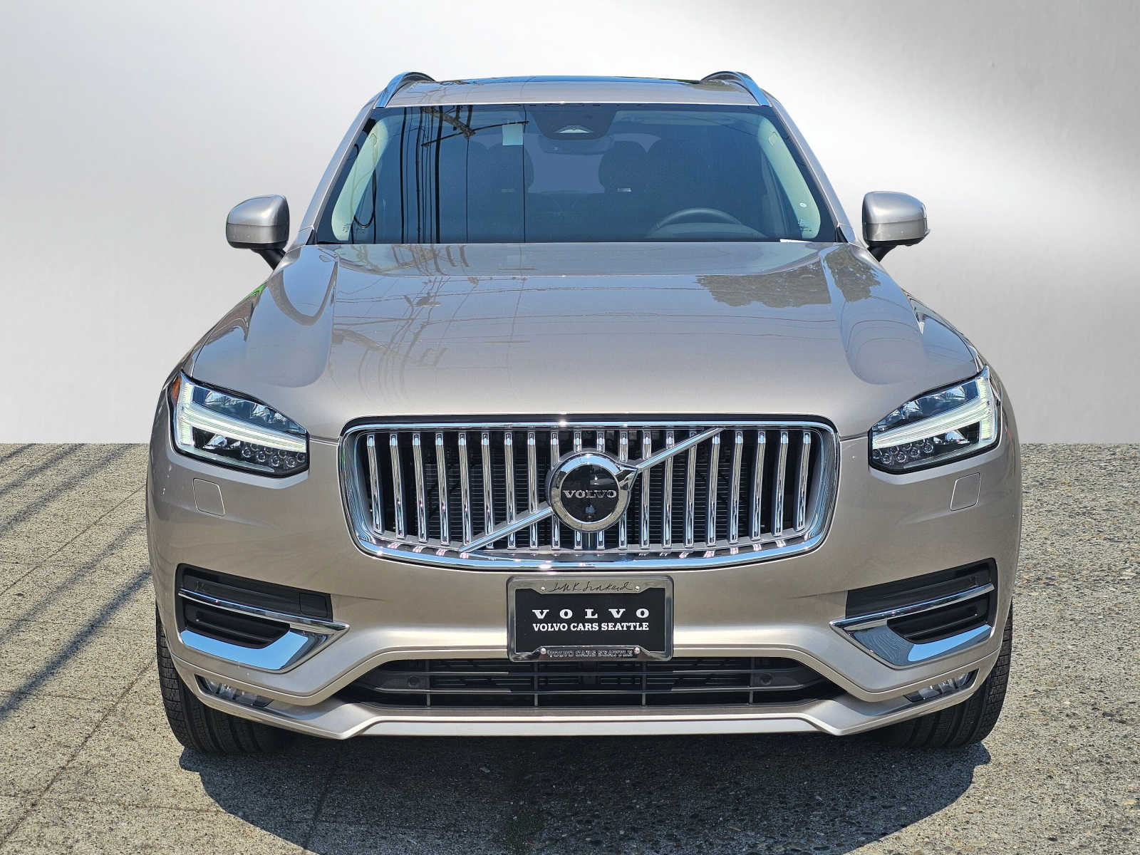 2025 Volvo XC90 Plus photo 2