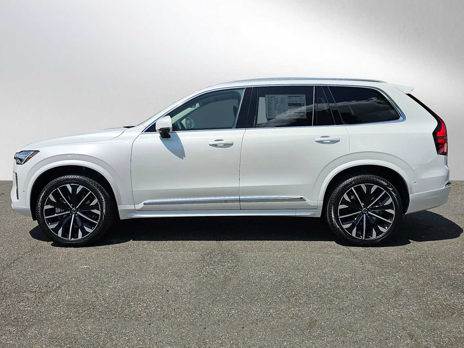 2025 Volvo XC90 B5 Plus photo 3