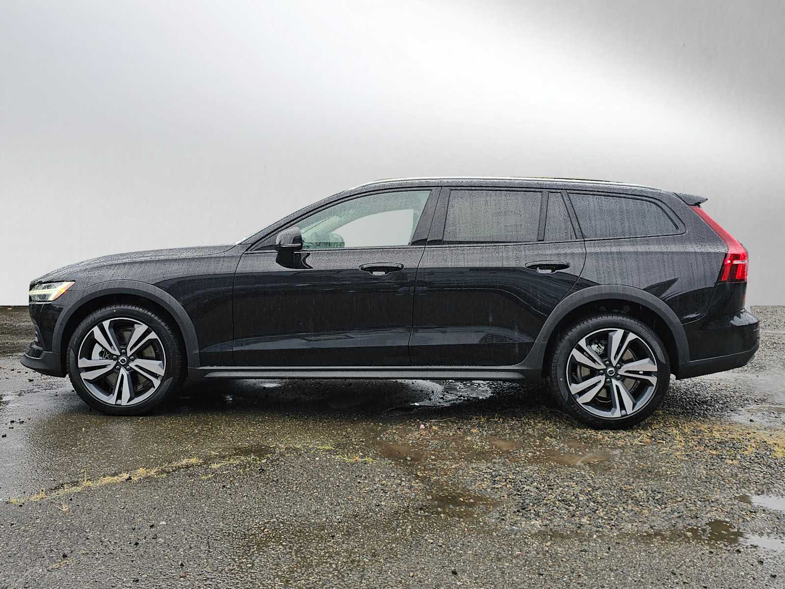 2026 Volvo V60 Cross Country B5 Plus photo 4