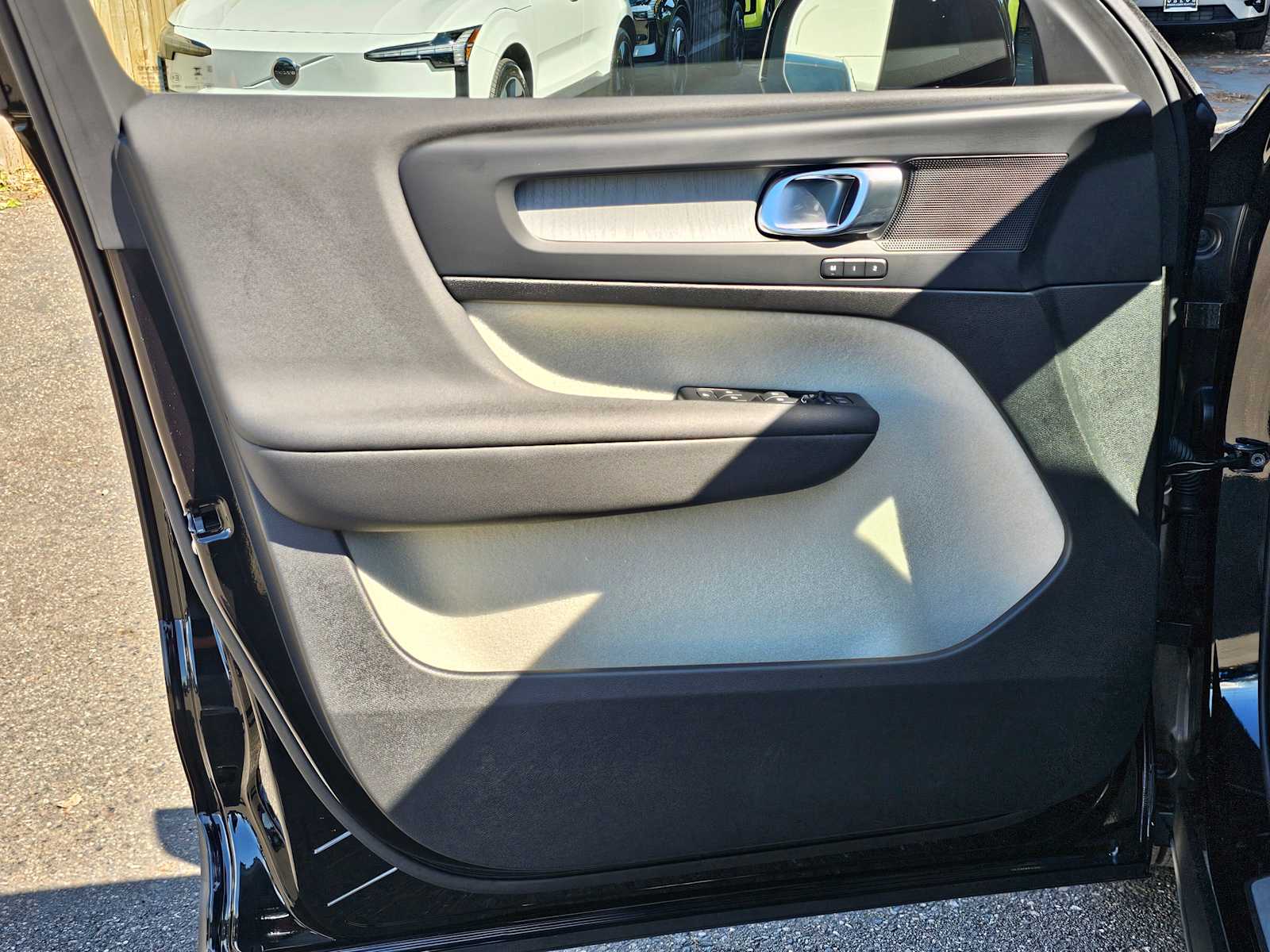 2025 Volvo XC40 Plus - Photo 20