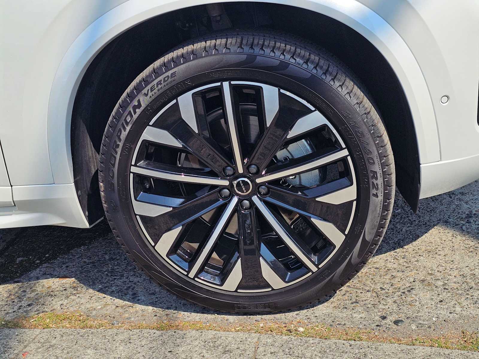 2026 Volvo XC90 Plus - Photo 9