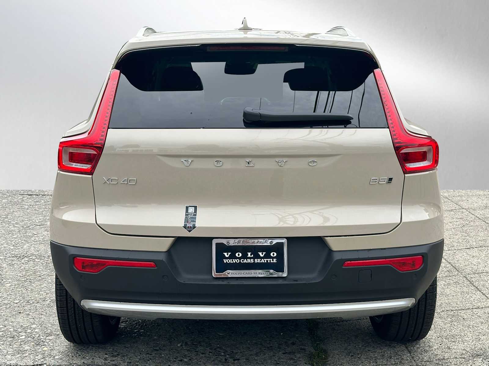 2025 Volvo XC40 Plus photo 4