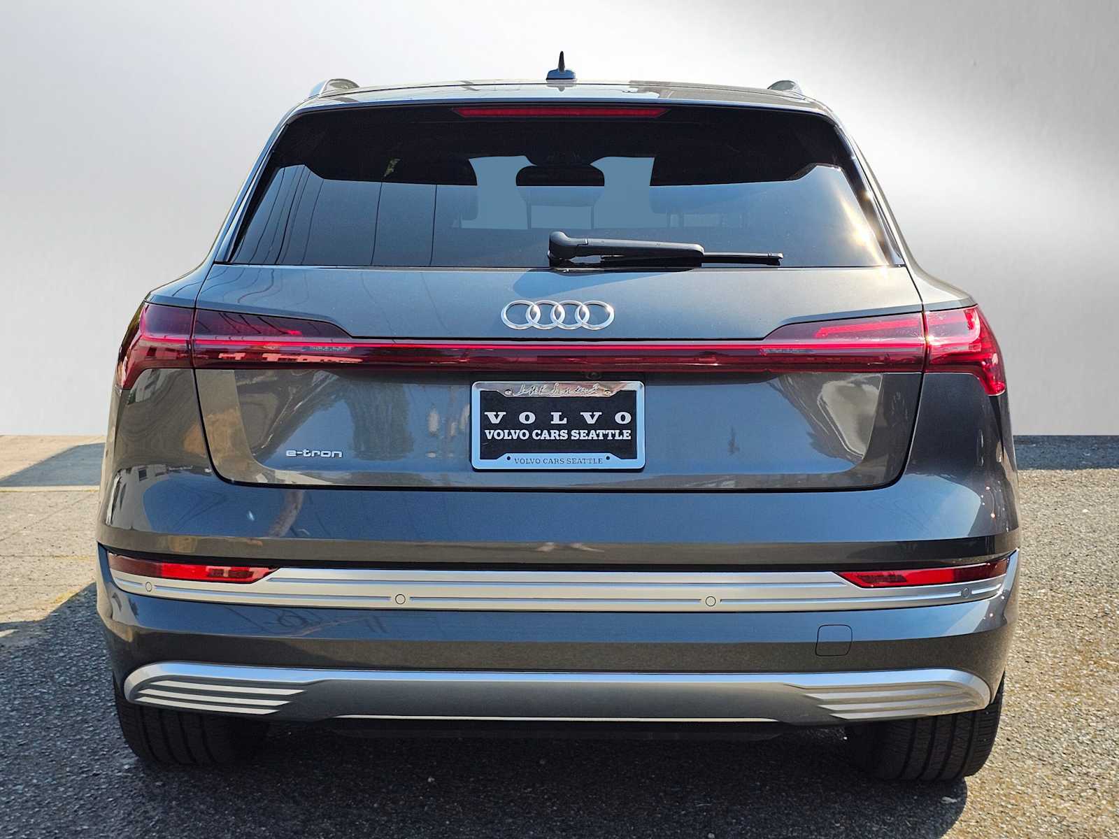 2019 Audi e-tron Prestige photo 3