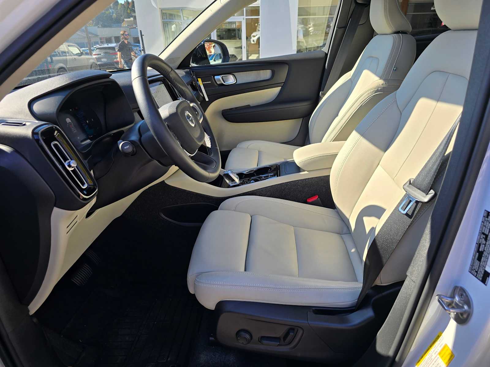 2026 Volvo XC40 Plus - Photo 20