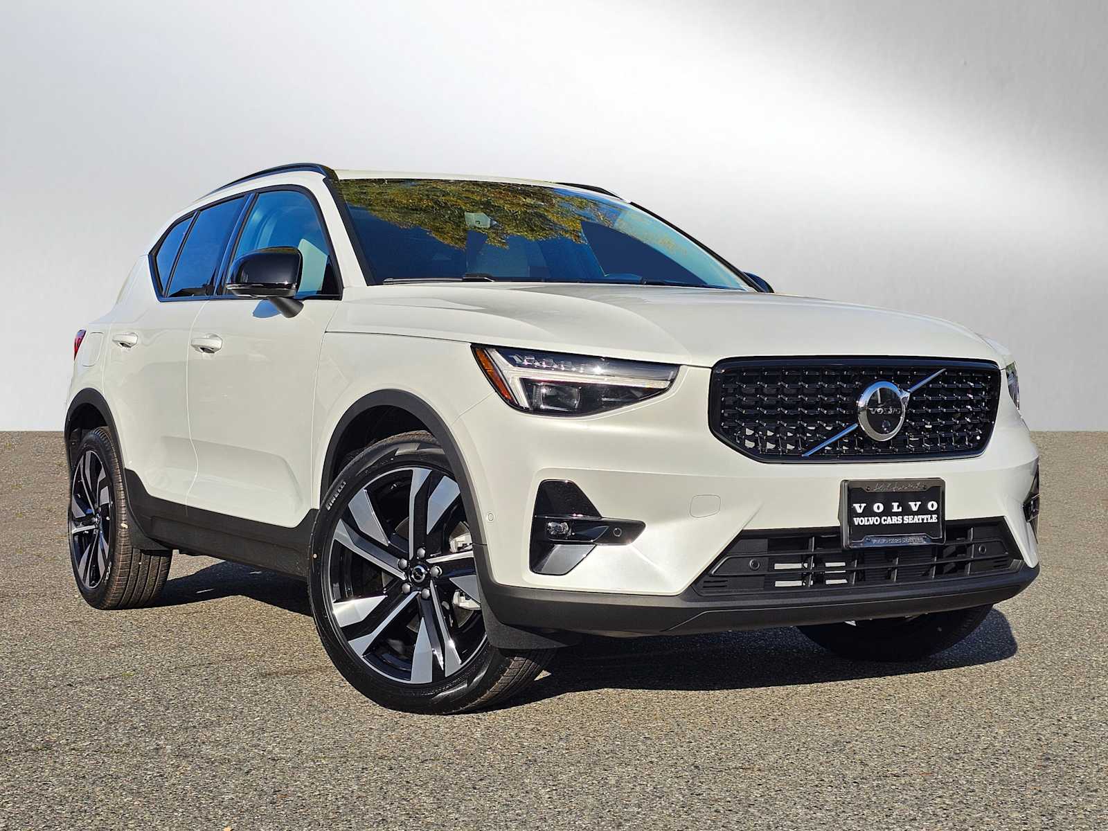 2026 Volvo XC40 Plus's photo