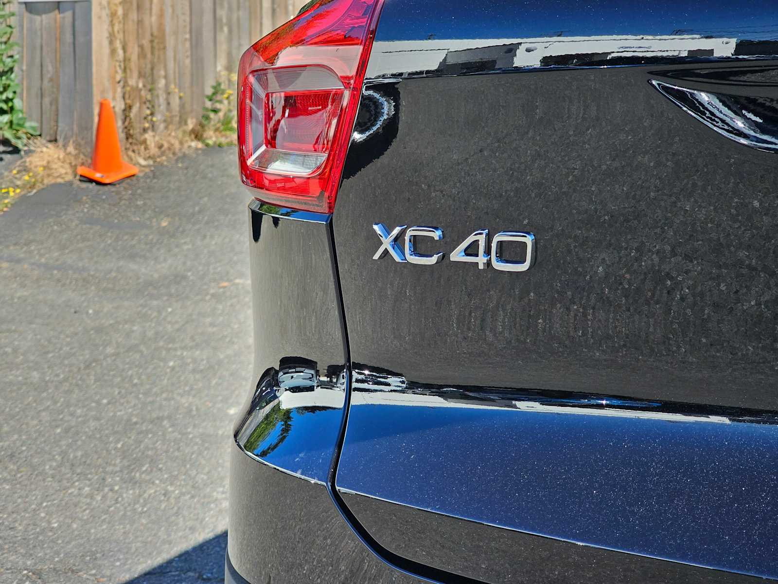 2025 Volvo XC40 Plus - Photo 14
