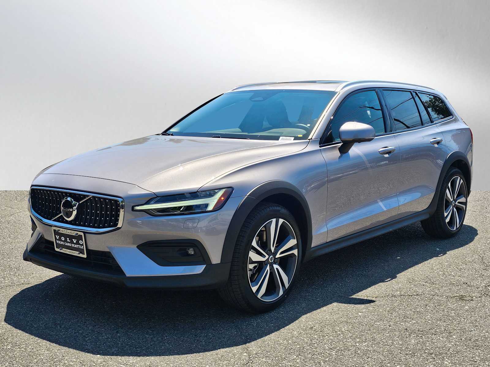 2026 Volvo V60 Cross Country B5 Plus photo 3