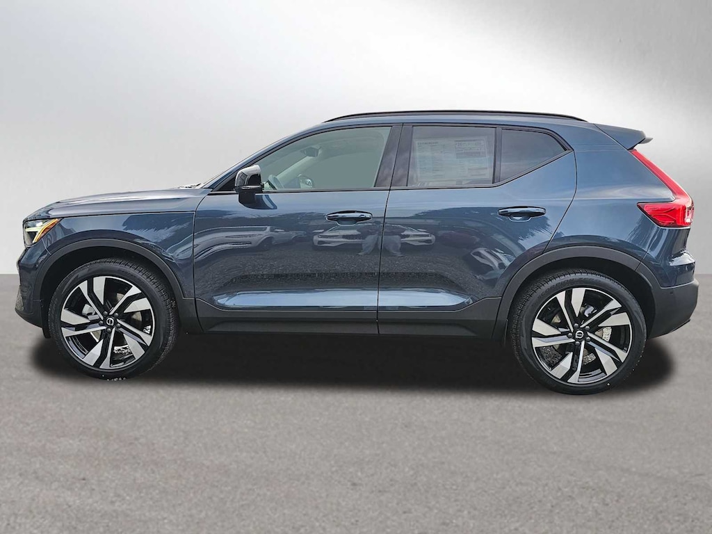New 2026 Volvo XC40 B5 Ultra SUV