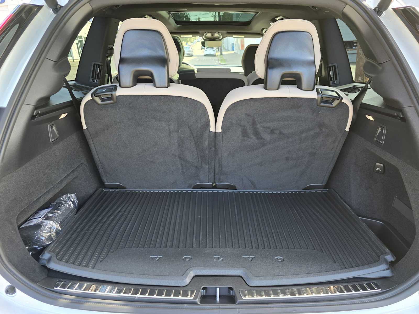 2026 Volvo XC90 Plus - Photo 15