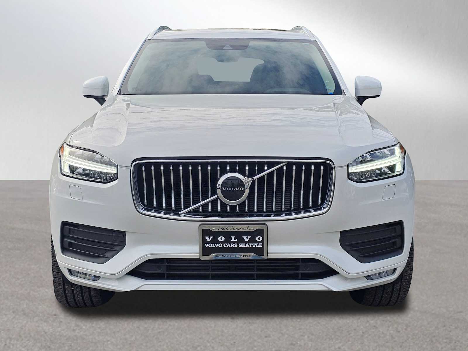 2022 Volvo XC90 T5 AWD Momentum photo 2