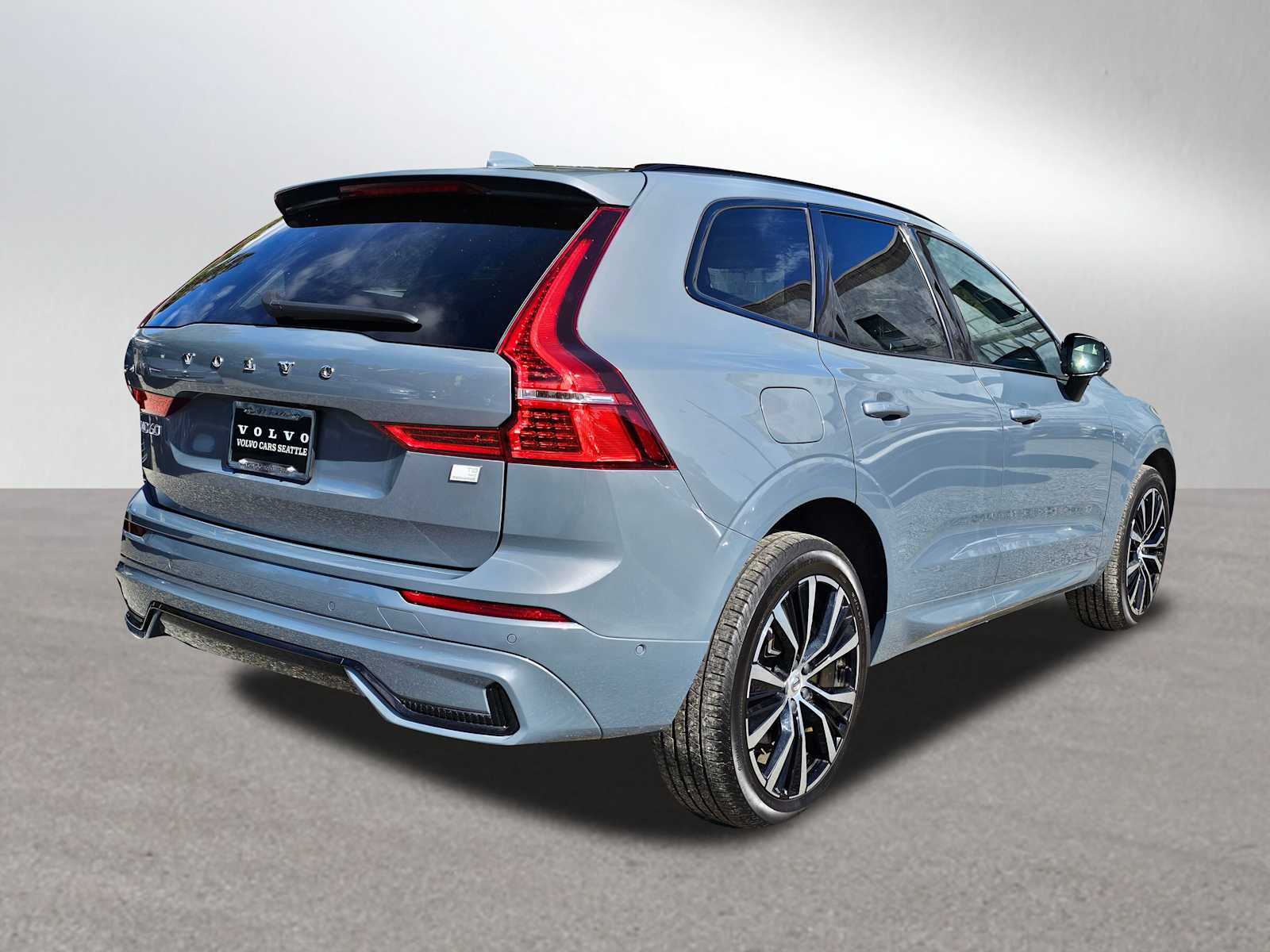 2023 Volvo XC60 Recharge Hybrid Ultimate photo 3
