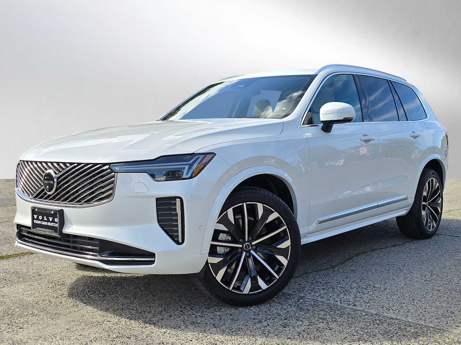 2026 Volvo XC90 Plus's photo