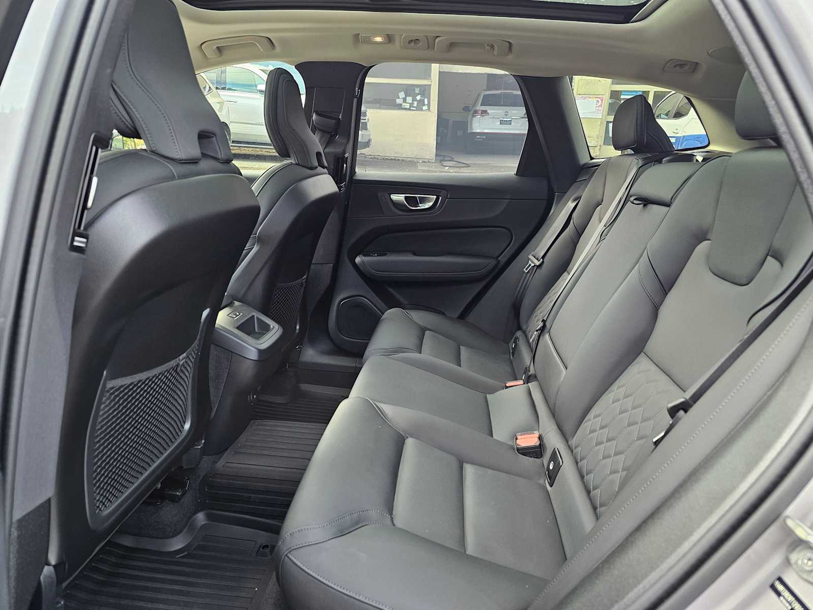 2026 Volvo XC60 Plus - Photo 18