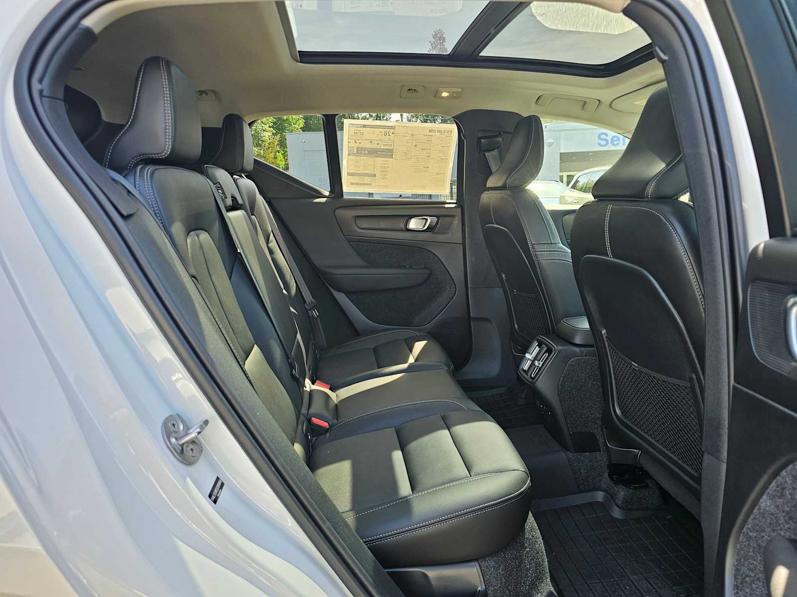 2025 Volvo XC40 Ultra - Photo 12