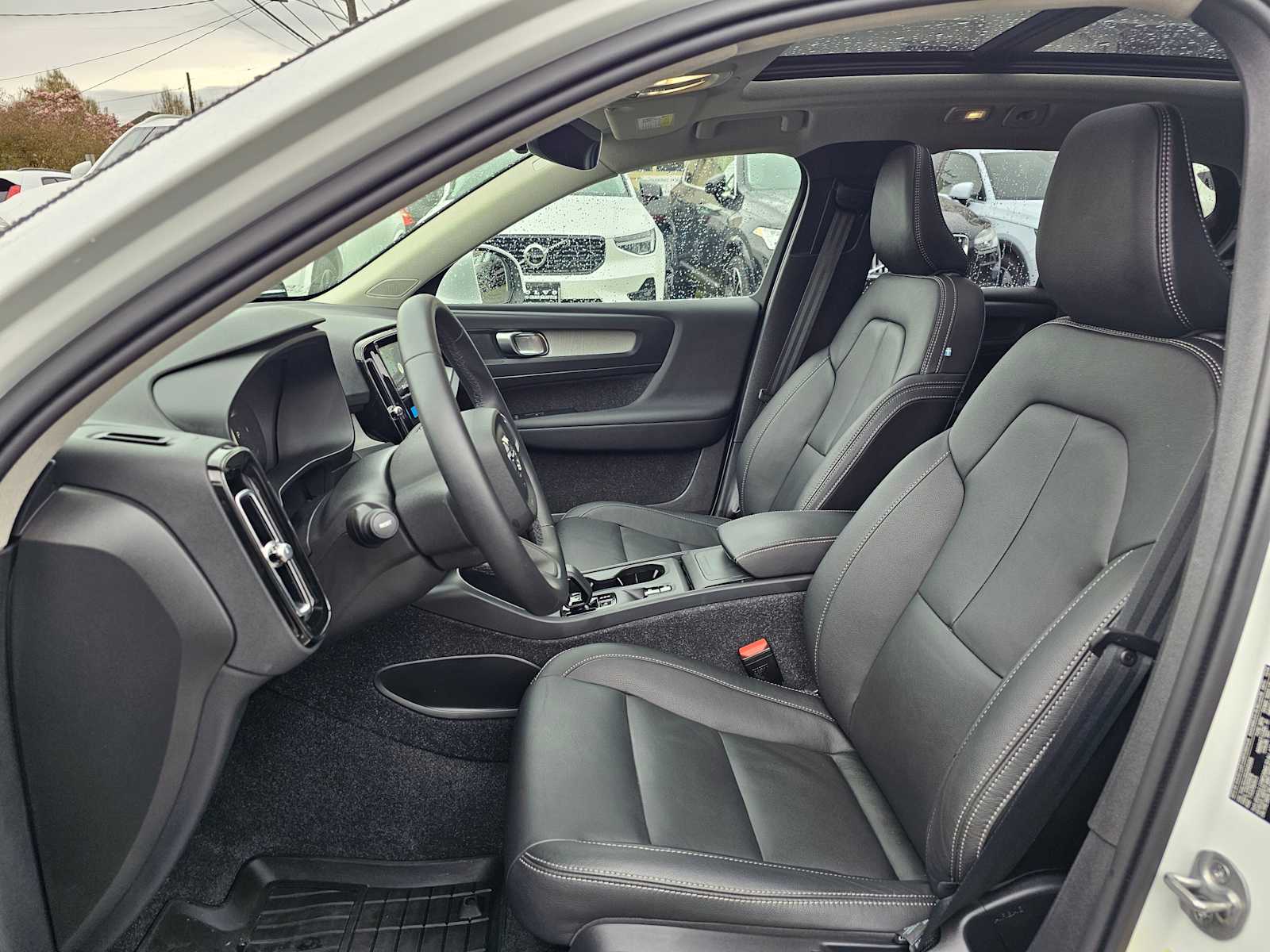 2025 Volvo XC40 Core - Photo 23